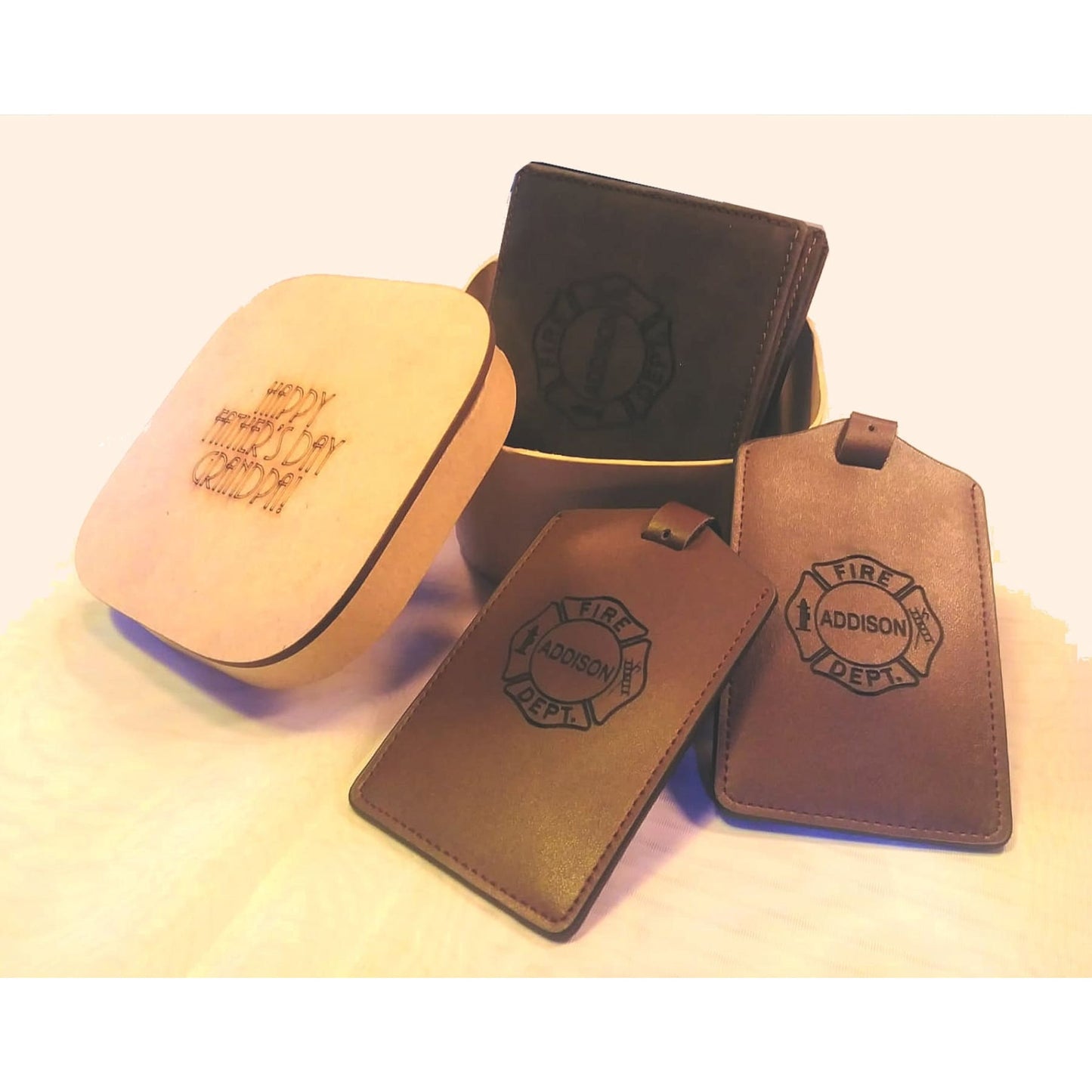 Men Gift Box: Leather Wallet, 2 Leather Travel Tags with Custom Logo or name